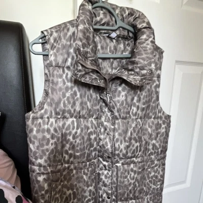 M&Co Womens Grey Leopard Animal Print Padded Long Puffer Zip Waistcoat 14 - Image 1 of 4