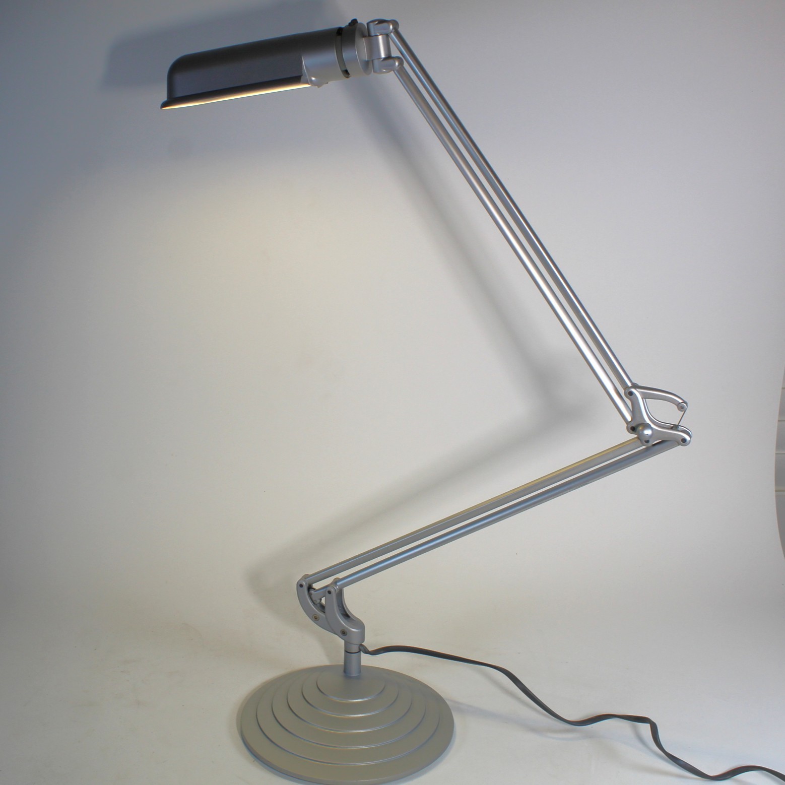 Humanscale Task Light Desk Table Lamp Adjustable Swing Arm With Base
