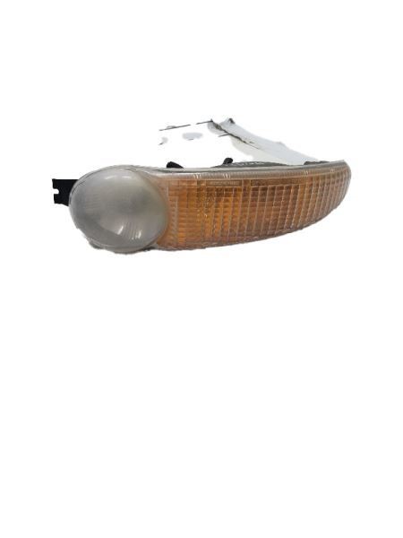 Used Driving Light fits: 2002 Gmc Sierra denali Fog-Driving bumper mounted SSE G