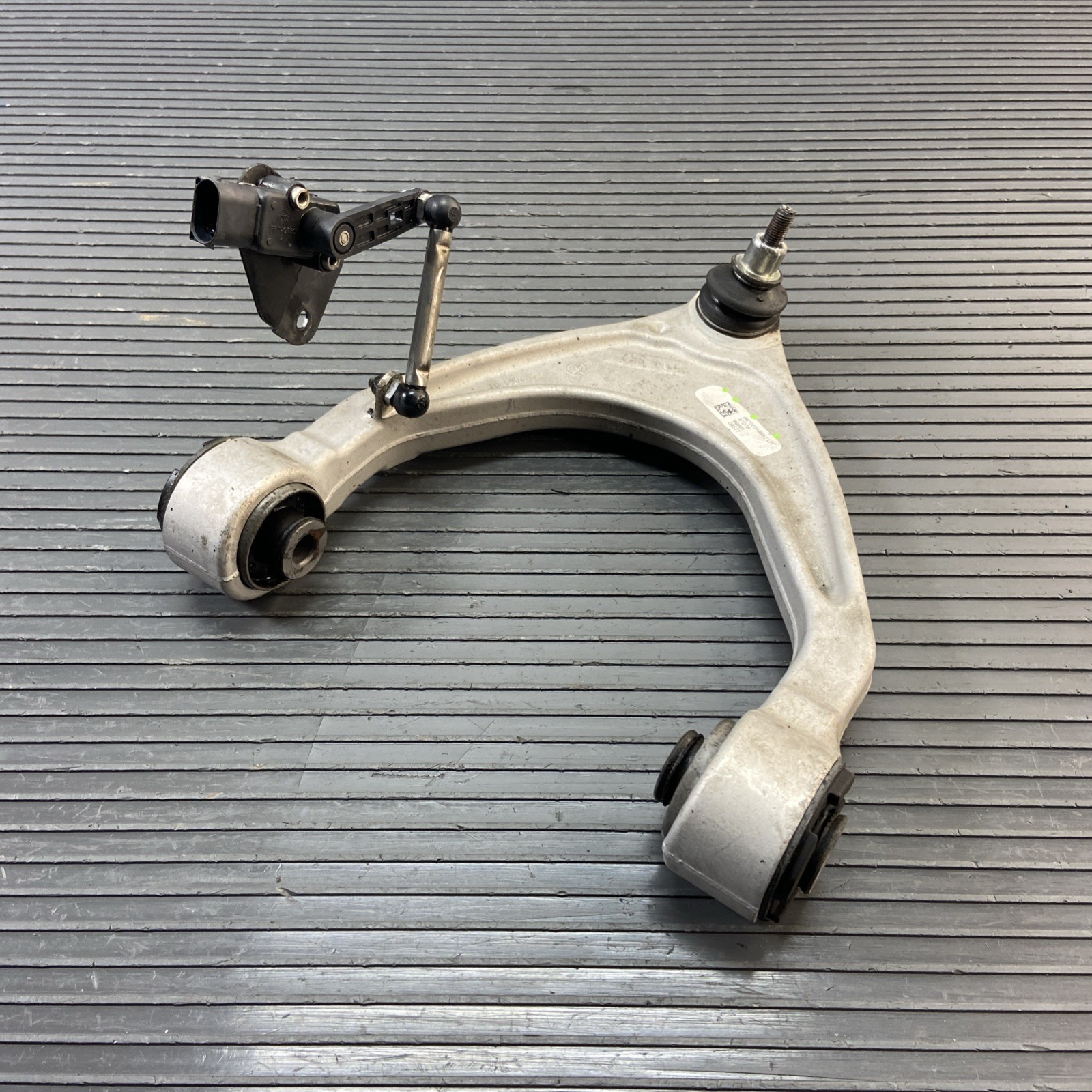 Maserati Levante 2017-2024 FRONT+LEFT+UPPER Control arm