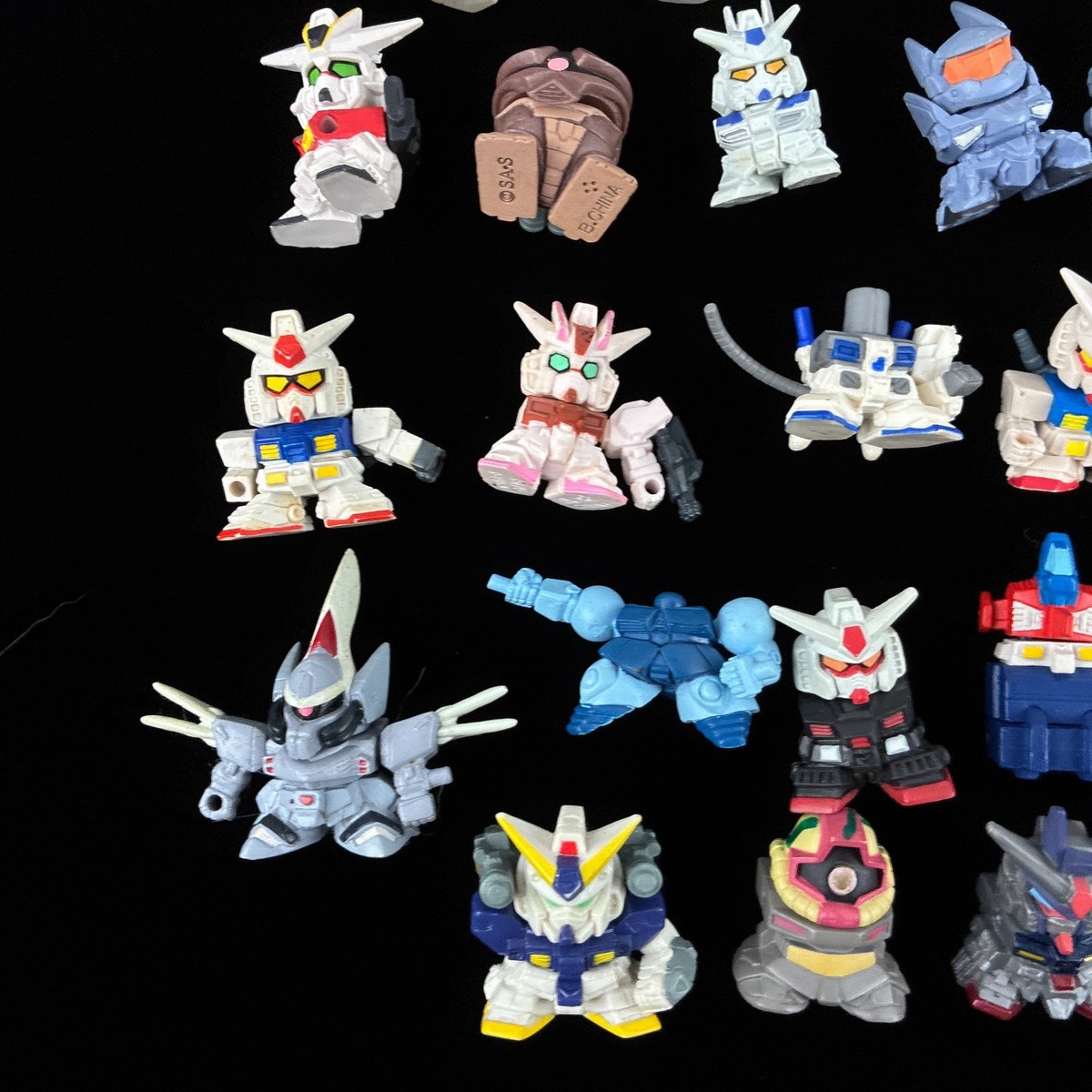 Junk Lot of 160+ Bandai Mobile Suit Gundam Full Color SD Mech