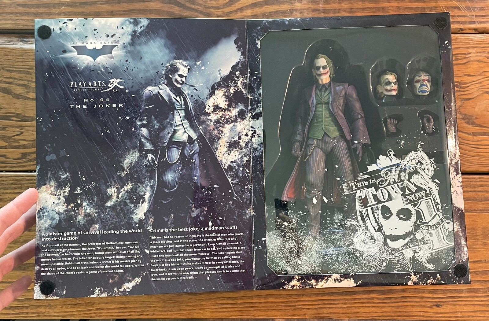 Play Arts Kai Joker Batman: TDK Square Enix - READ