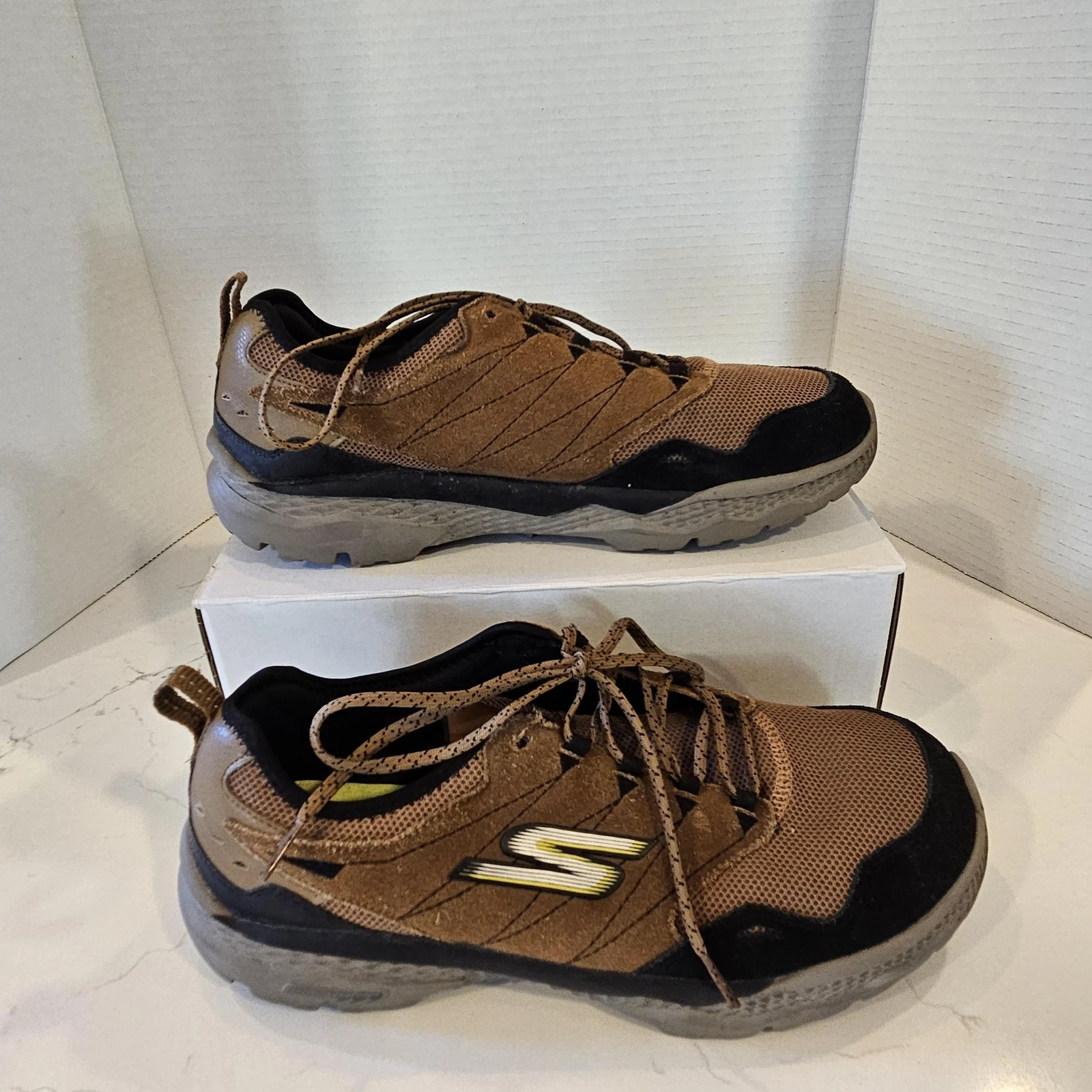 Skechers GOwalk Outdoors Shoes Mens Size 11 Brown GoTherm 360 Trail Hiking