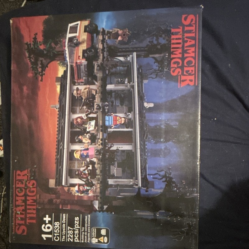 LEGO Stranger Things The Upside Down 75810 2287pcs 16+ Box Display Plate