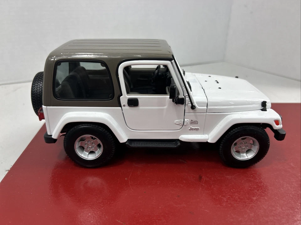 Jeep Wrangler Sahara Maisto Blanco 1:18 LEER Foto 3 de 4