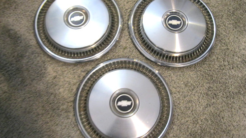 NOS 1975-1981 Chevrolet  hubcap lot of 3,  14 ", 1401260