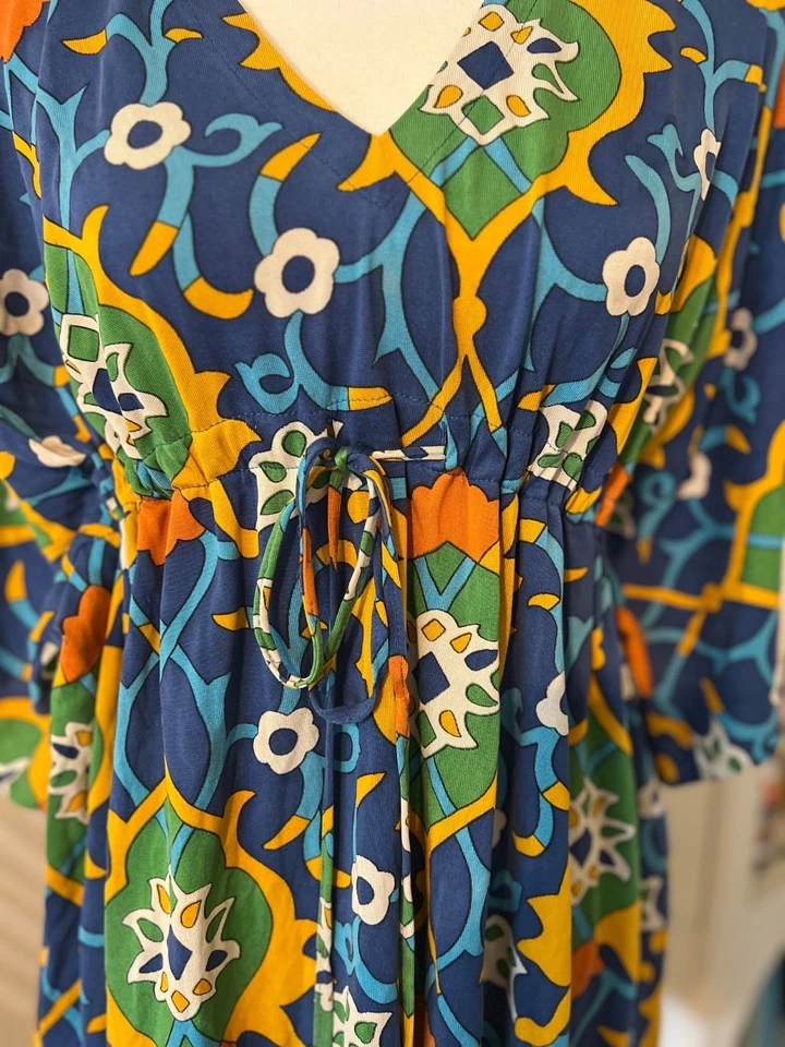 Vestido Nieves Lavi Feminino Colorido Groovy 100% Seda Kaftan Cover Up Tamanho M Resort - Imagem 2 de 4