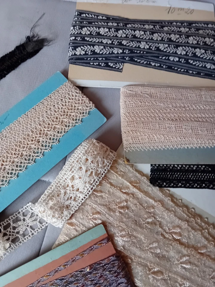 Gros Lot De Diverses Dentelles En Métrages Vintage - Photo 3/4