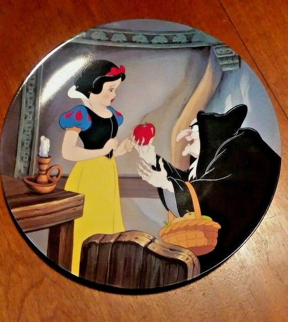 DISNEY SNOW WHITE "The Poison Apple" Knowles Bradford 1992 Collector