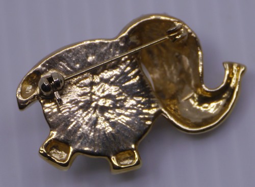 OLDER RHINESTONE STUDDED GOLD TONE ELEPHANT FIGURAL BROOCH, FAUX PEARL BODY - Picture 2 of 2