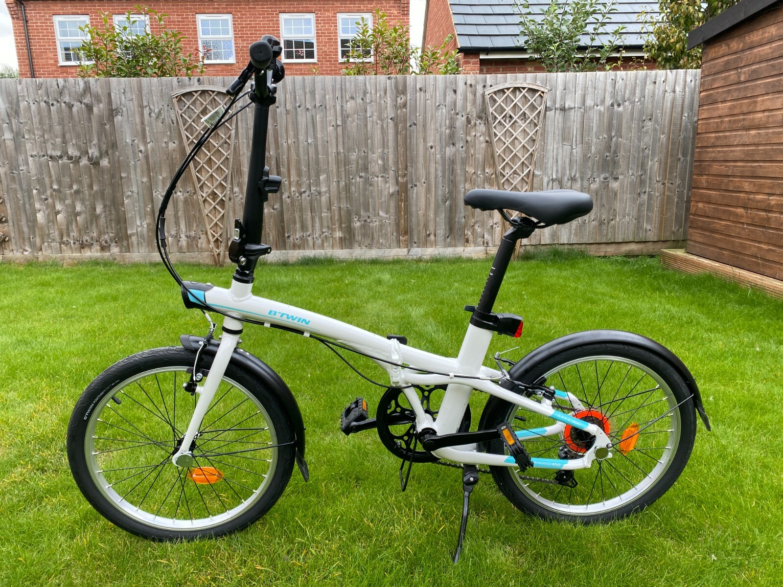 Folding bike B’TWIN TILT 500 in White used 3 times fantastic condition ...