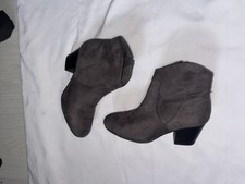 Grey suede ankle boots with a western vibe #western #boots