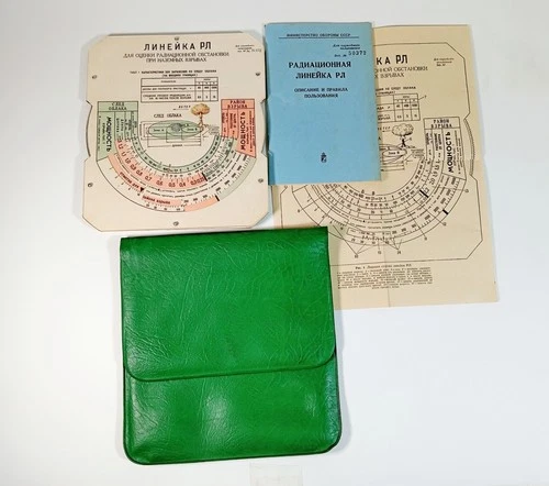 VINTAGE SOVIET RUSSIAN radiation Calculator A-bomb nuclear yield circular slide