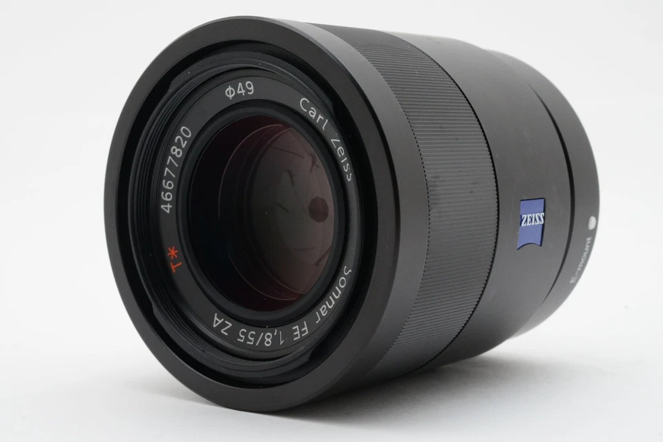 Sony Zeiss Sonnar T FE 55mm f/1.8 ZA Lens for Sony E-Mount – Excellent++ - image 2 of 4