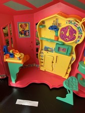 Sindy Hasbro Popstar party house bundle playset includes 2 dolls