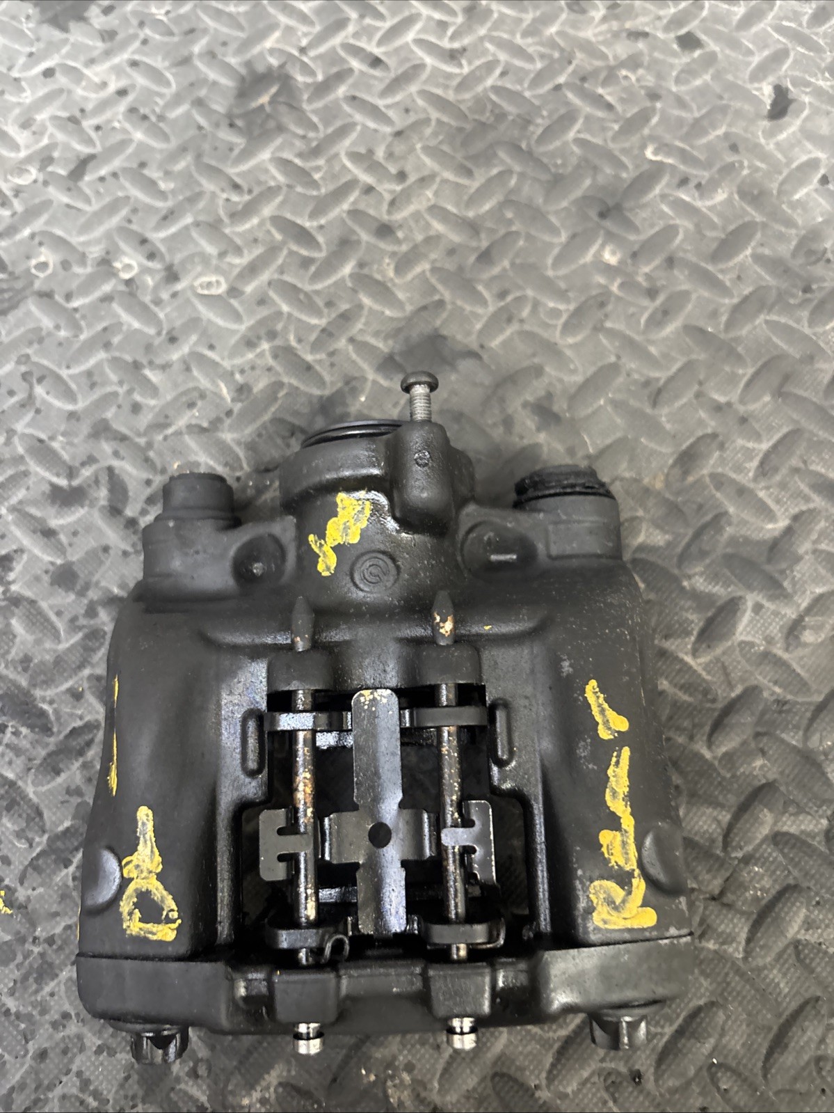 McLaren 570S Rear Left Brake caliper P/N 13CA006CP