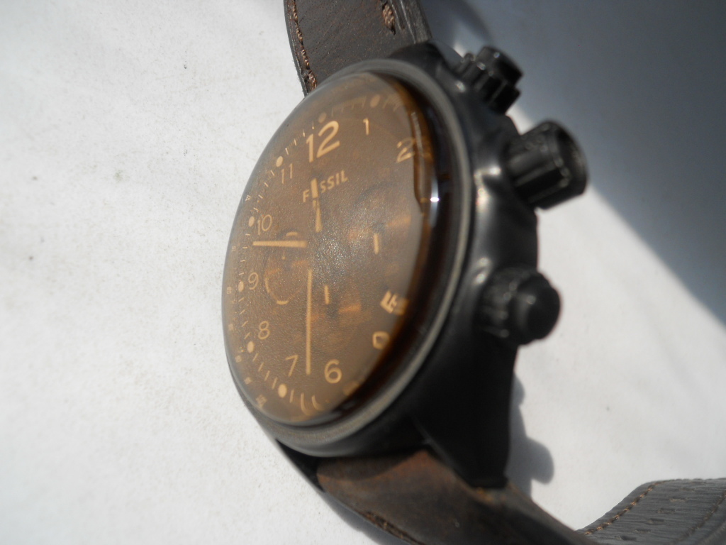 Fossil chronograph men's brown leather band.quartz & battery dress