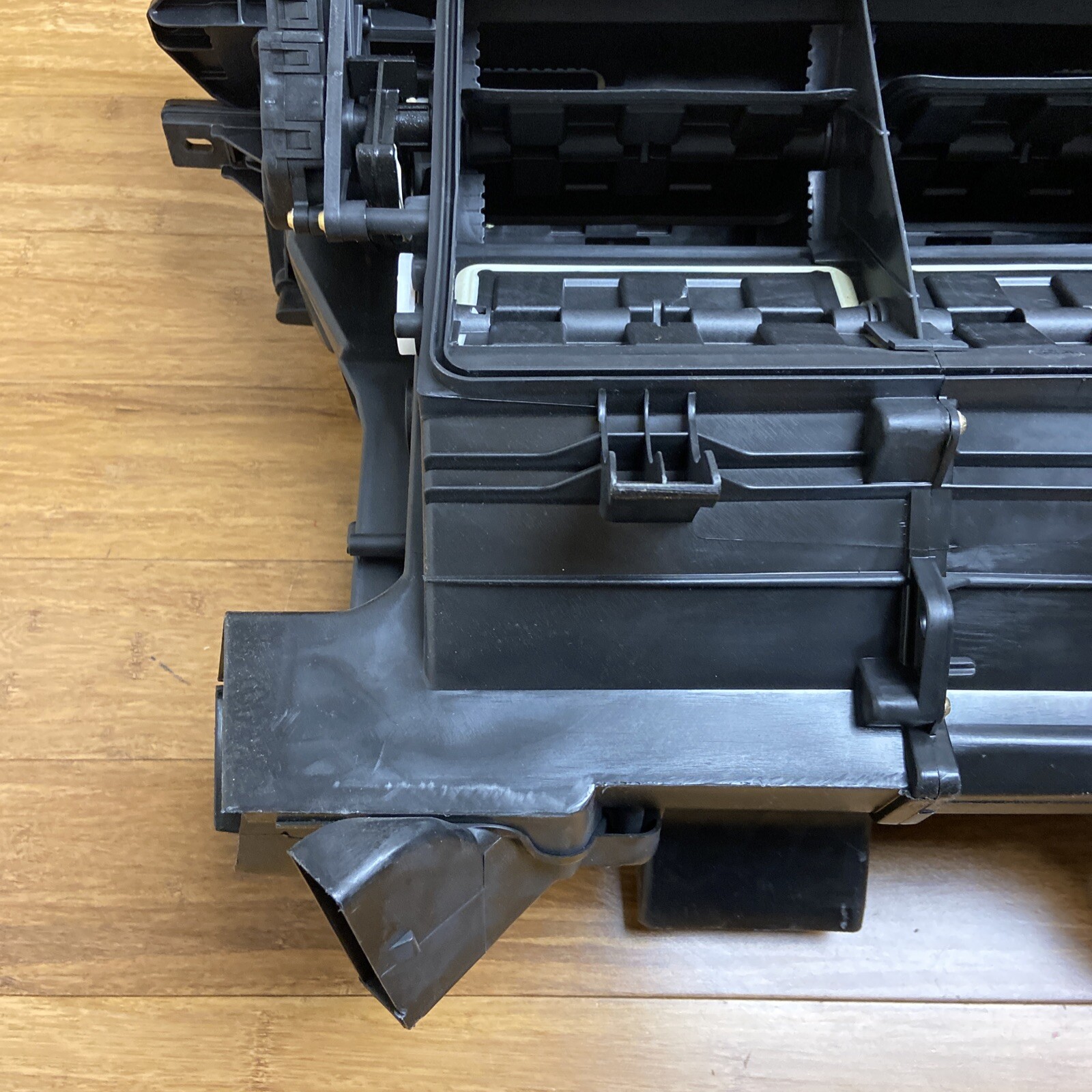 2014-2021 Maserati Ghibli 3.0L HVAC Front A/C Heater BLower Housing Box OEM
