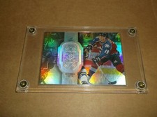 1998-99 Upper Deck Hockey SPx Finite Spectrum #22 Joe Sakic. (222/300).