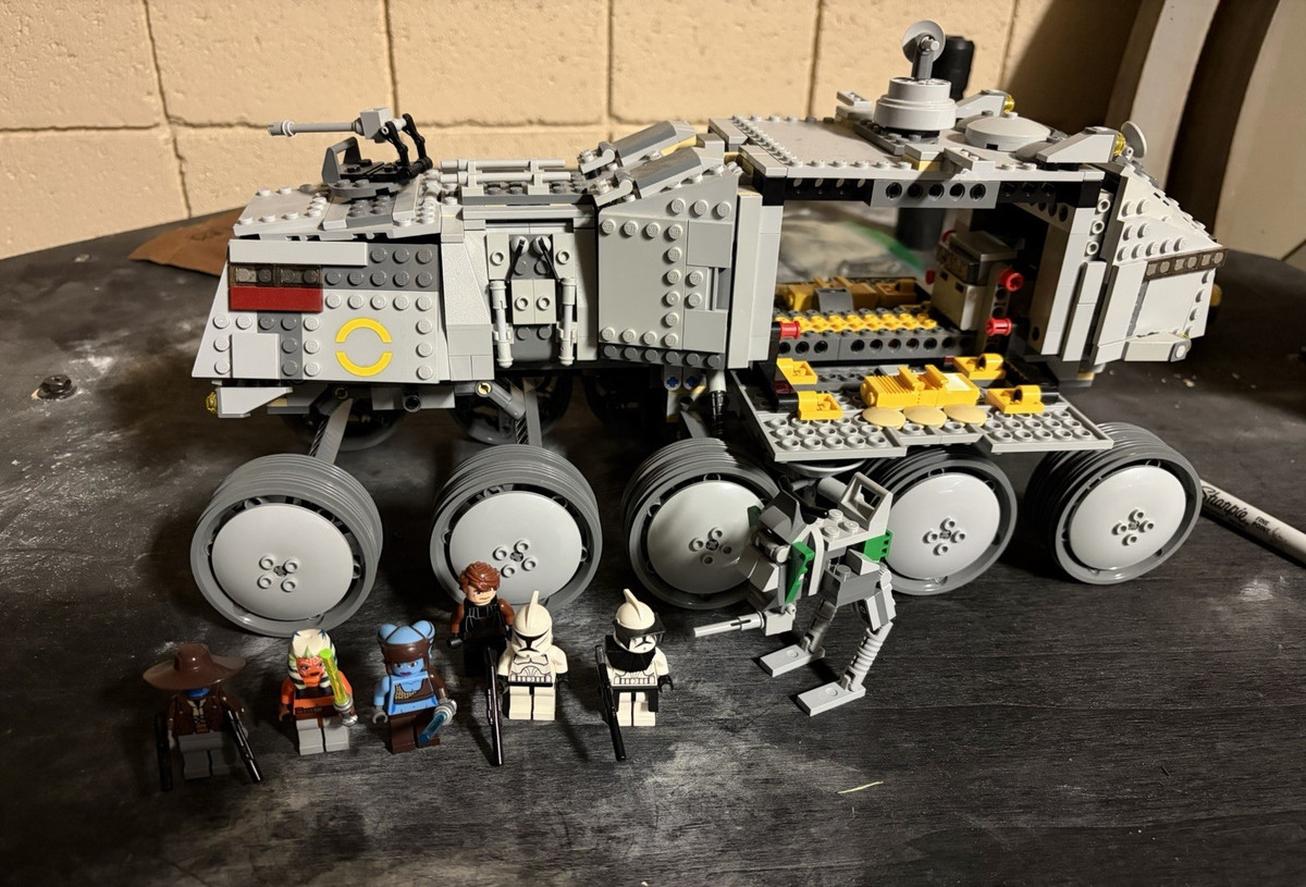 LEGO Star Wars Clone Turbo Tank 8098 Set with complete Minifigures