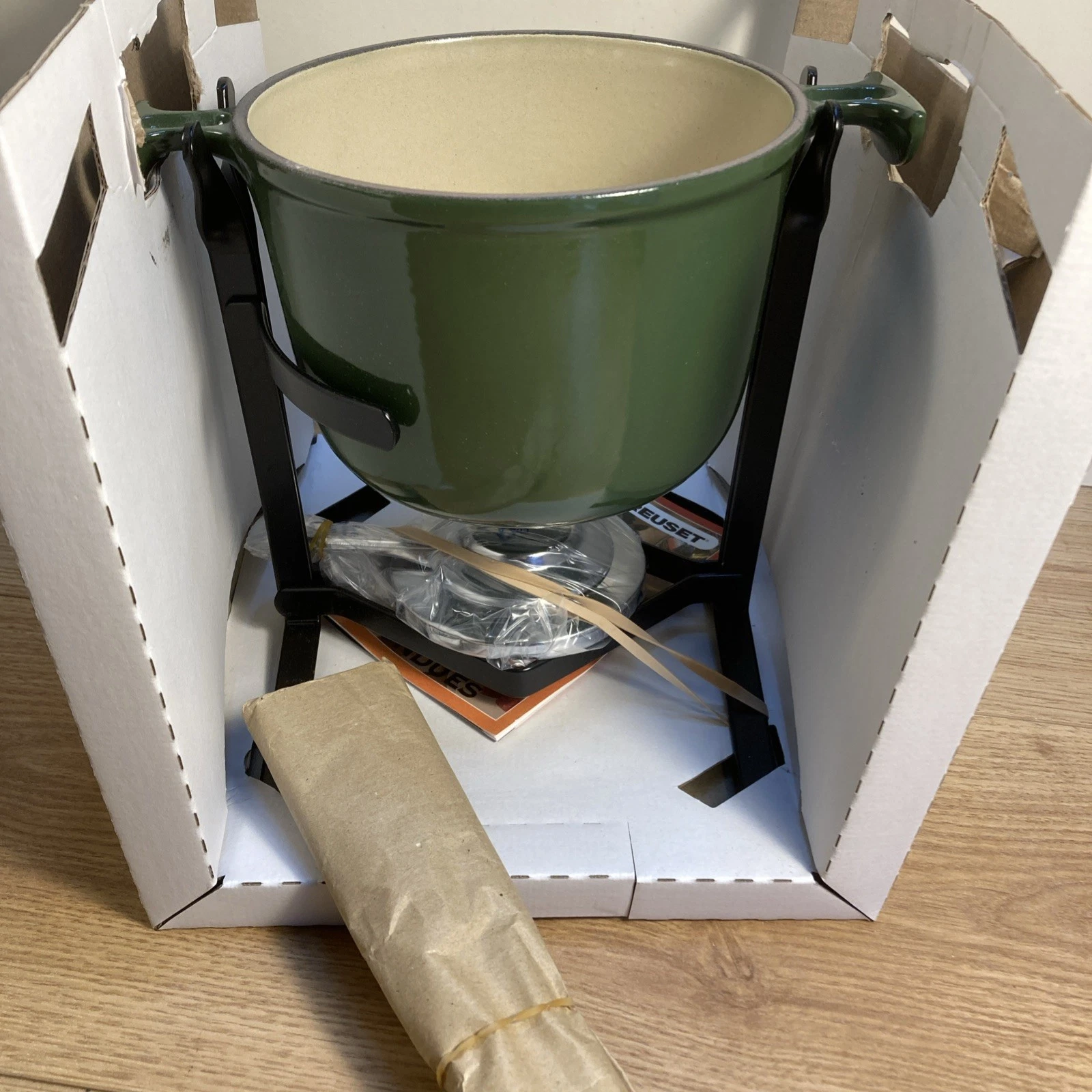 Le Creuset Cast Iron Table Top Fondue Set Green New In Box
Opens in a new window or tab