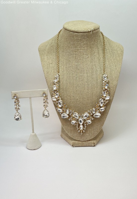 Fashion Gold Tone Rhinestone Fancy Necklace & Dangle Earrings 53.1g