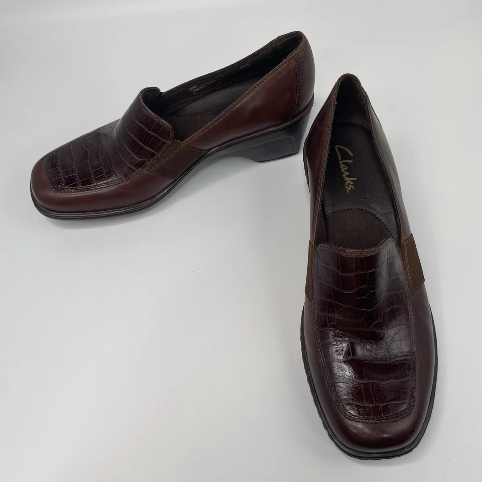 Женские туфли Clarks размер 7,5 коричневые кожаные без застежек мокасины с крокодиловым принтом - Изображение 2 из 4