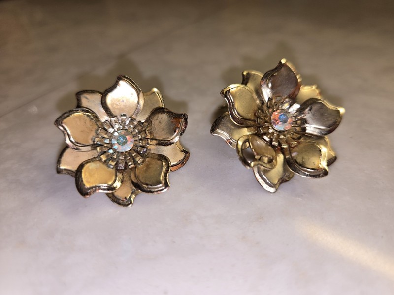 Vintage Aurora Borealis Rhinestone Cluster Claw Clip-On Earrings – Sparkling