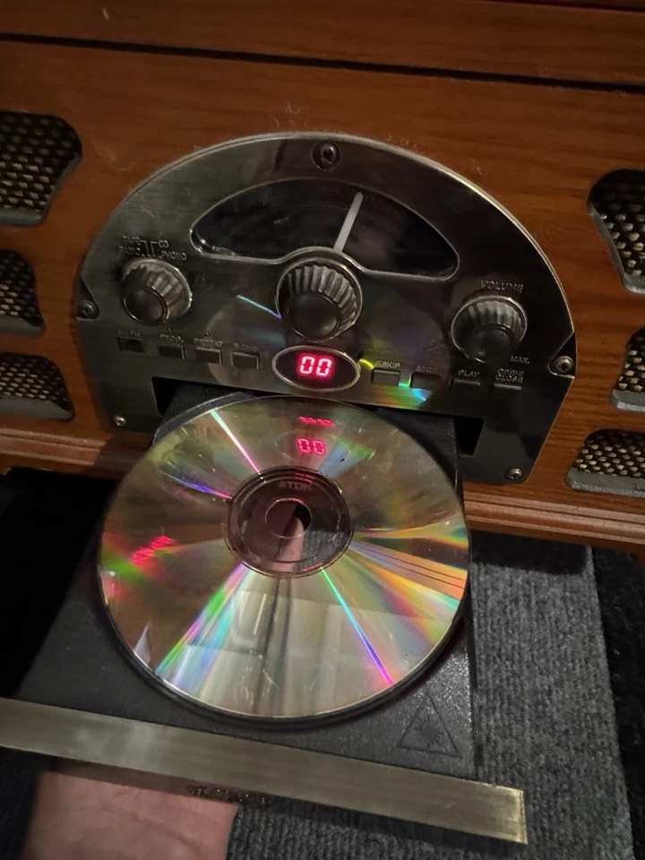 Crosley CR66 Wood-Finished Retro Record Player With CD Player FM Radio Cassette - Image 4 of 4