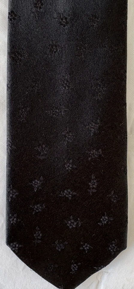 Corbata para hombre Paul Stuart 100 % seda negra formal con flor sutil - solo usada una vez Foto 2 de 4