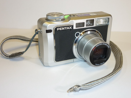 Pentax Optio 750Z 7.0MP Selfie Screen Digital Camera inc Traditional View Finder