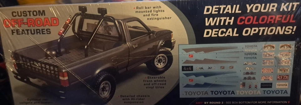 AMT 1/20 '92 Toyota 4x4 Pickup Hilux Off Road Custom Plastic Model Kit New 2023 - Image 2 of 4