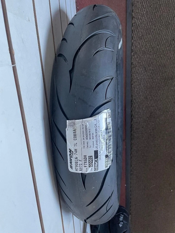 130/90-16 74H AV71 Tyre Avon Cobra front MT90 dot code 2123 Harley triumph bobb - Image 4 of 4