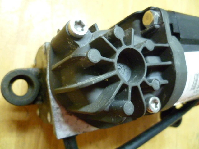 Compresor de suspensión neumática Mercedes Benz Clase S W220 2000-2006  Foto 4 de 4