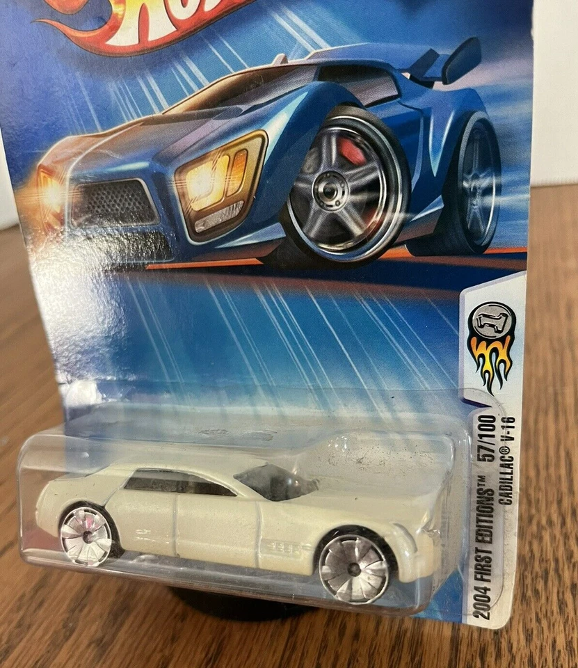 Cadillac V-16 2004 Hot Wheels blanco primeras ediciones 57/100 exclusivo de Kmart 057 Foto 2 de 4