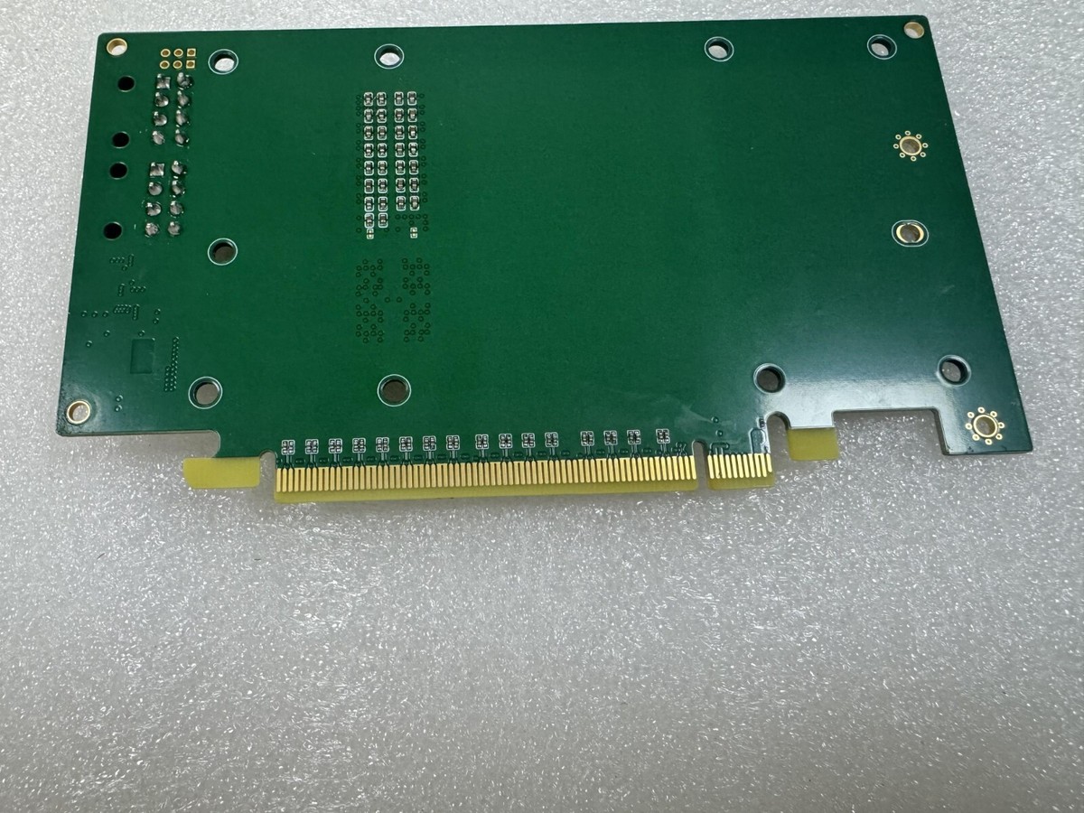 NVIDIA PCIe用SXM2アダプター 水冷式、16GB SXM2ボード付属 NVIDIA PCIe用SXM2アダプター 水冷式、16GB SXM2ボード付属