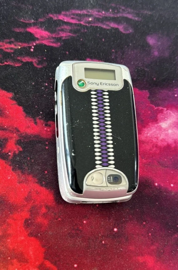 929.Sony Ericsson Z600 Silver-Blue Very Rare - For Collectors - Unlocked - N E W