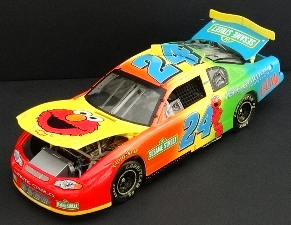 Jeff Gordon 24 Foundatiion Sesame Street 1:24 RCCA ELITE2002 Chevy MC 1106/3600 - Image 2 of 4