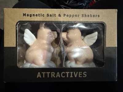 New In Box HOG HEAVEN MAGENTIC SALT & PEPPER SHAKERS