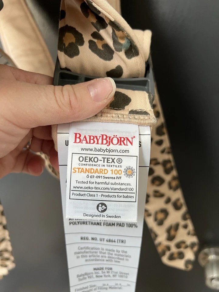 Portabebés Baby Bjorn beige estampado leopardo Foto 3 de 4