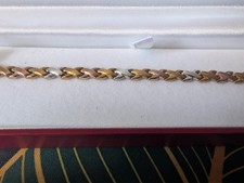 9k Gold Tri-Tone Rose/White/Yellow, Crossed Link Bracelet (7 inch)  Kiss link