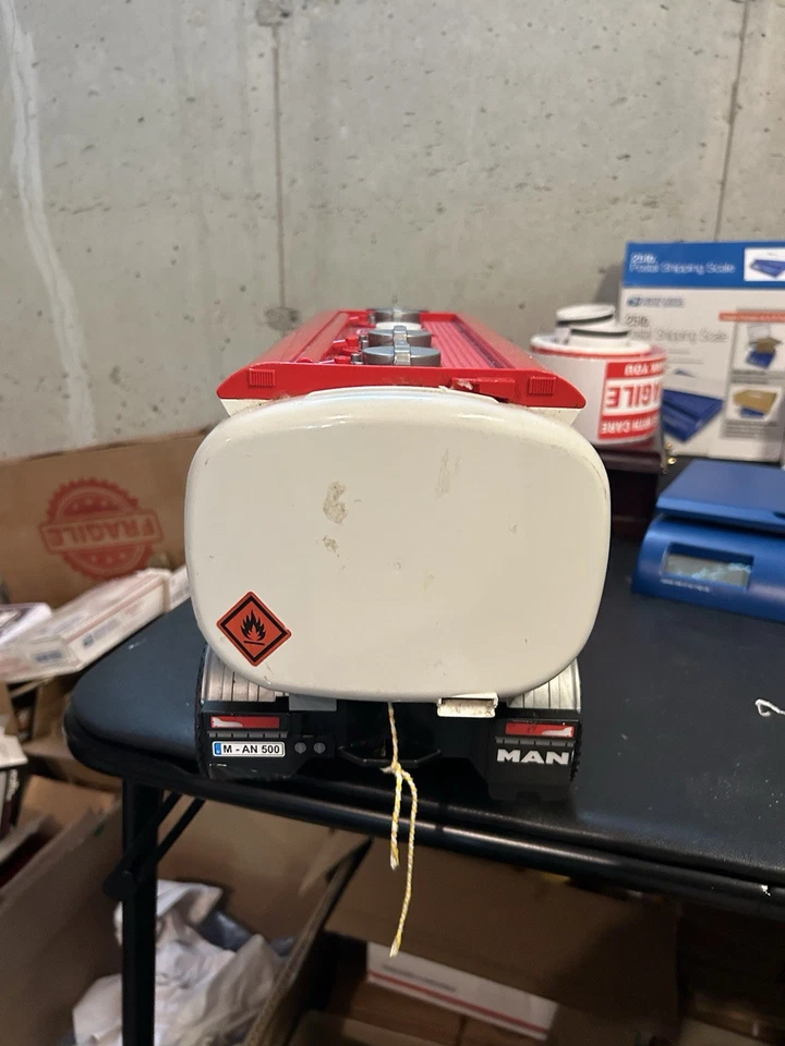 Camión con tanque de combustible Bruder Power MAN Foto 4 de 4