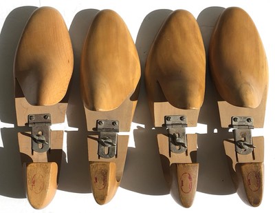 SAKS FIFTH AVENUE Two Pairs Mens Solid Maple Shoe Trees   Vintage EUC