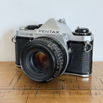 Pentax ME-Super analoge Spiegelreflexkamera 35 mm, Pentax-M 50 mm F1,7 Objektiv funktioniert Retro gut