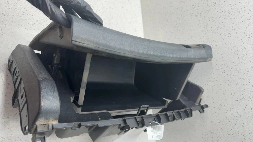 13 14 15 16 17 HONDA ACCORD Glove Box Honda - Image 2 of 4