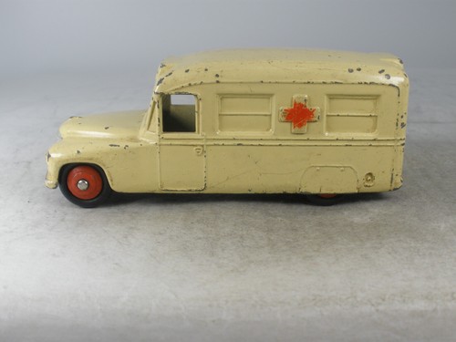 Made in England Dinky Toys Daimler Ambulance #30H NICE - Picture 6 of 8