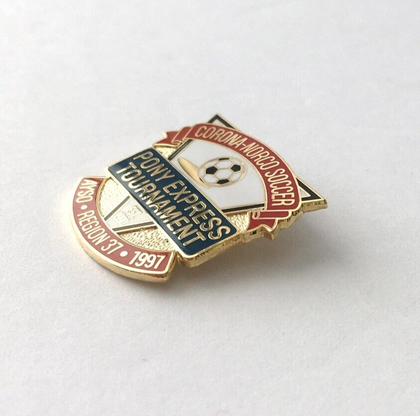 Spilla cappello bavero AYSO calcio giovanile pony express torneo California 1997