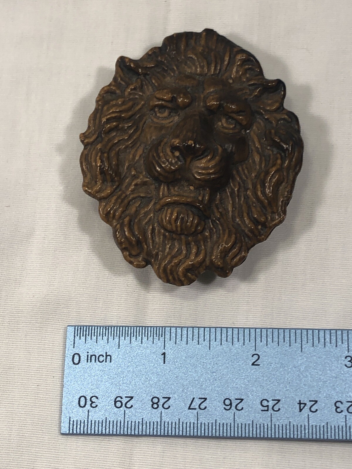 1970s LARGE PLASTIC LION HEAD BELT BUCKLE Gem