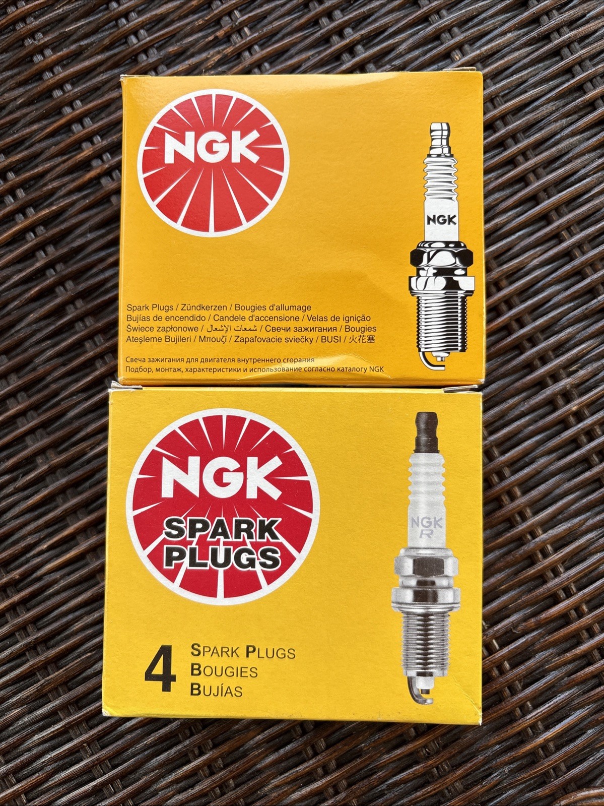 Set of 8 Genuine NGK 3194 Resistor Spark Plug BR9ES Solid Tip