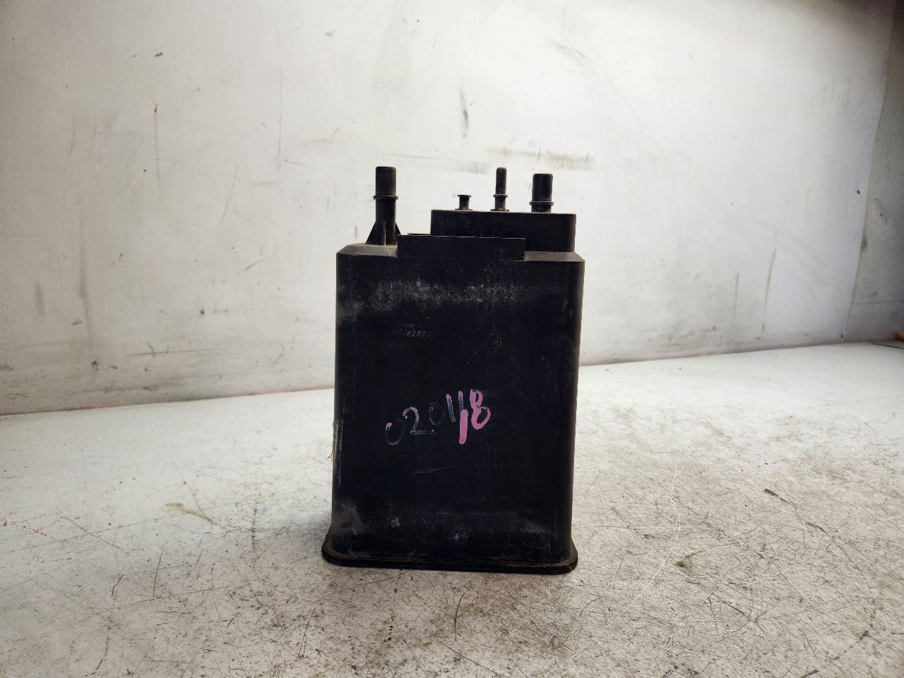2004 2005 2006 2007 2008 Maserati QUATTROPO Fuel Vapor Canister 220074